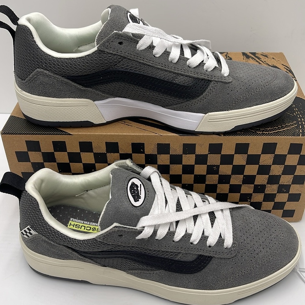 Vans WMNS Zahba Grey/Black
VN0007QQN43
Sneakers - Picture 2 of 16